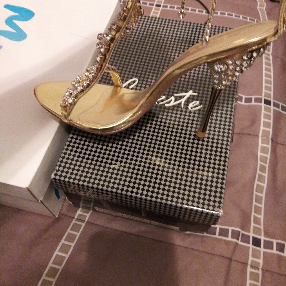 Shoes - Picture 2 of 5